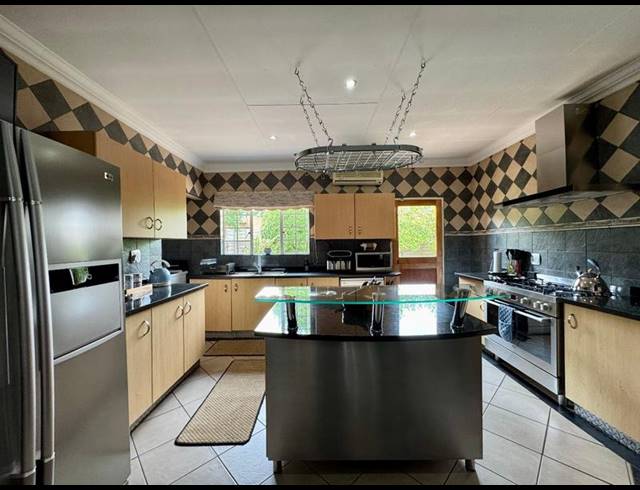 6 BEDROOM HOUSE FOR SALE IN CLAYVILLE